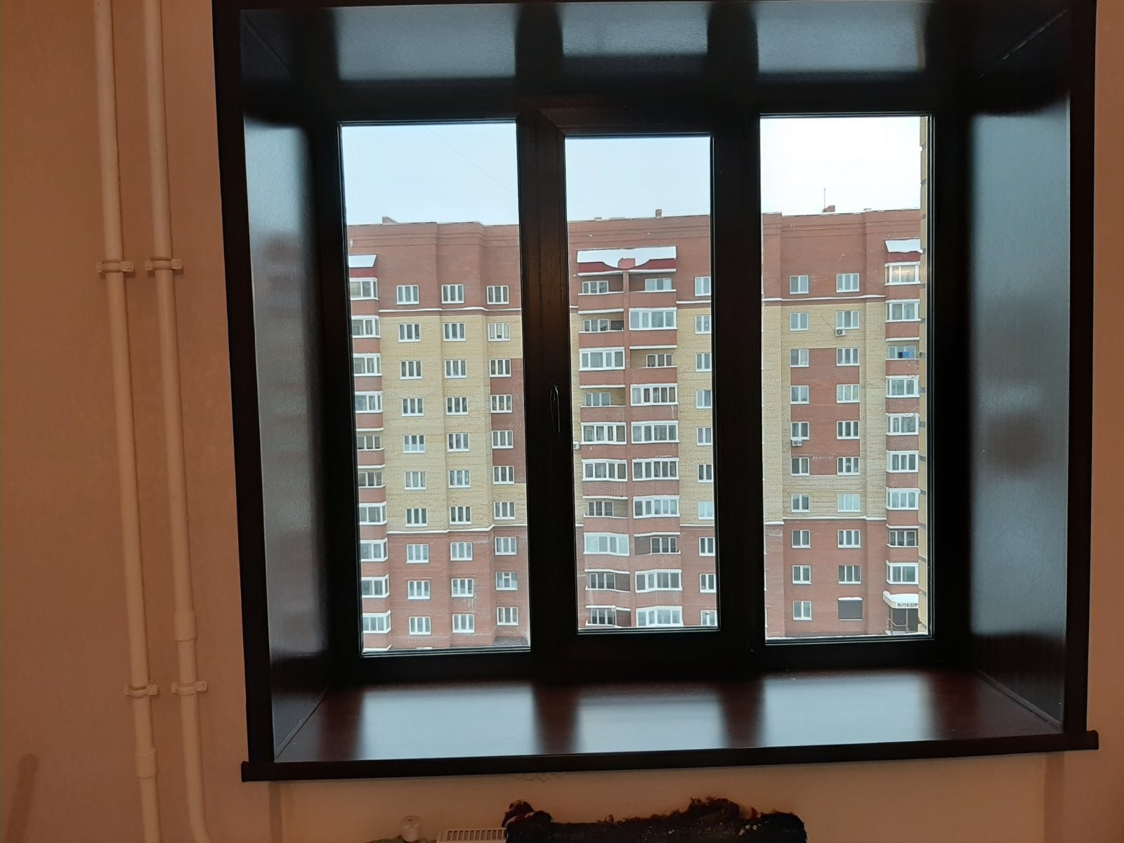 Остекление дома трехкамерными окнами