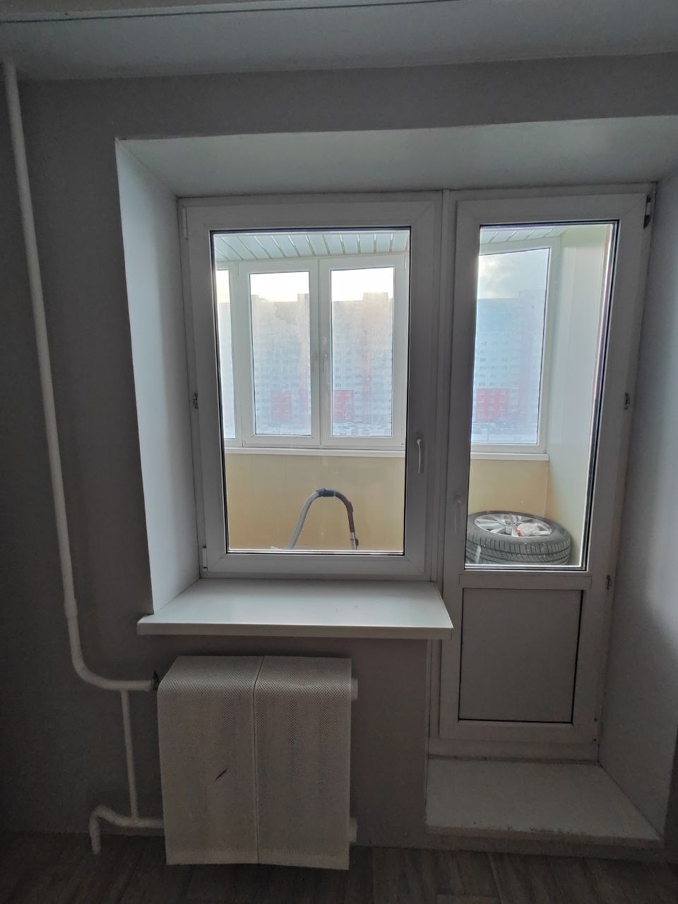 Установка пластиковых балконных дверей